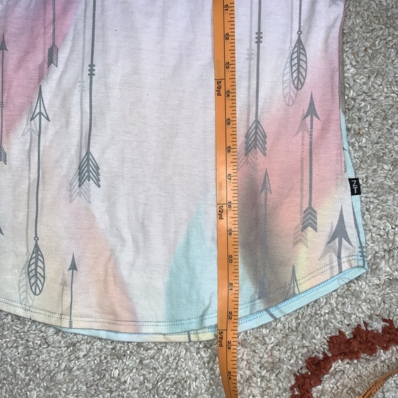 NWT- Zara- Terez- Multicolor Pastel Arrow V-Neck Tee- Sz Large (Fits like S/M) - Picture 7 of 7